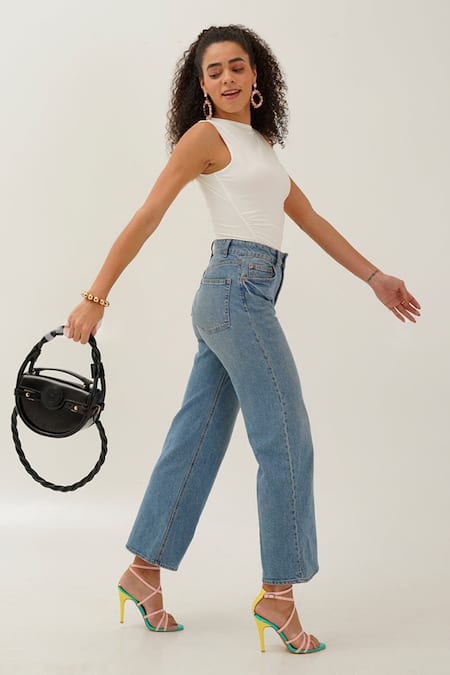 Wagon Horse Black Chains Estrella Night Crescent Shaped Bag Online at Aza Fashions Wagon Horse_Black Chains Estrella Night Crescent Shaped Bag_Online_at_Aza_Fashions