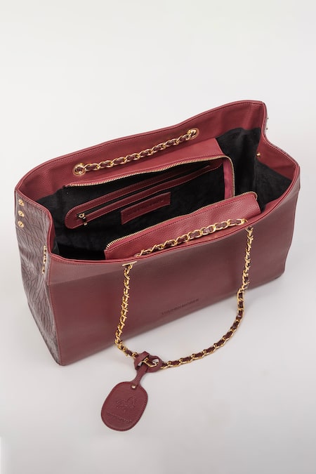 Wagon Horse_Maroon Chains The Iconic Textured Pattern Tote Bag_Online_at_Aza_Fashions