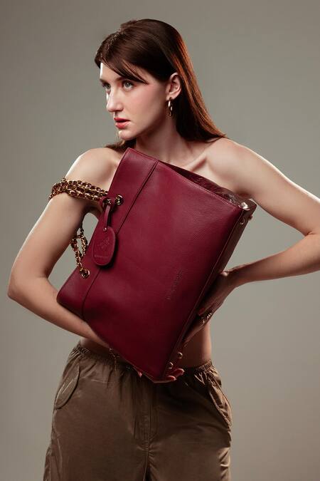 Buy_Wagon Horse_Maroon Chains The Iconic Textured Pattern Tote Bag_Online_at_Aza_Fashions