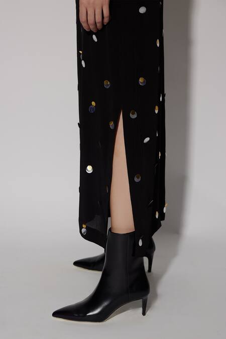 Shop Twinkle Hanspal Black Crepe Sequins V-neck Raya Embroidered Boxy Kaftan Online at Aza Fashions Shop_Twinkle Hanspal_Black Crepe Sequins V-neck Raya Embroidered Boxy Kaftan _Online_at_Aza_Fashions