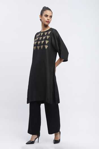 ABRAHAM AND THAKORE_Black Silk Sequins Round Neck Embroidered Kurta _Online_at_Aza_Fashions