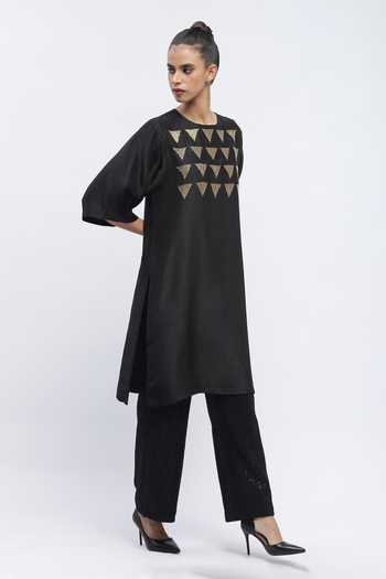 Buy_ABRAHAM AND THAKORE_Black Silk Sequins Round Neck Embroidered Kurta _Online_at_Aza_Fashions