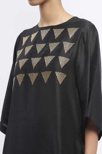 ABRAHAM AND THAKORE_Black Silk Sequins Round Neck Embroidered Kurta _at_Aza_Fashions