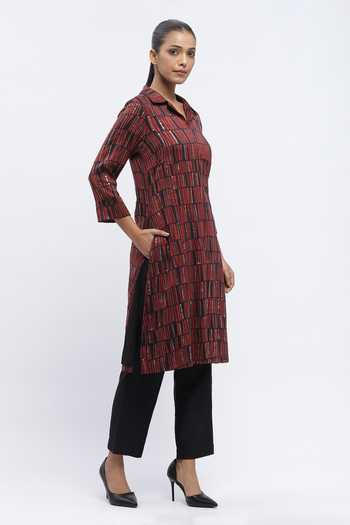 Buy_ABRAHAM AND THAKORE_Maroon Chanderi Sequins Collared Printed Kurta _Online_at_Aza_Fashions