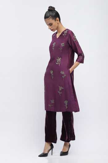 ABRAHAM AND THAKORE_Purple Chanderi Sequins V-neck Floral Butta Embroidered Kurta _Online_at_Aza_Fashions