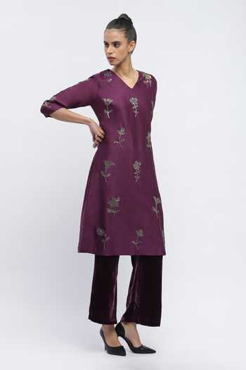 Shop_ABRAHAM AND THAKORE_Purple Chanderi Sequins V-neck Floral Butta Embroidered Kurta _Online_at_Aza_Fashions