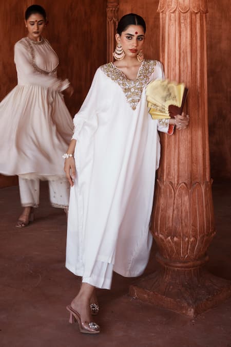 House Of Anmol Jain Ratna Floral Embroidered Kurta With Pant 