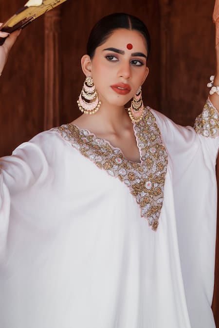 Buy House Of Anmol Jain White Satin Cut Work V-neck Ratna Floral Embroidered Kurta With Pant Online at Aza Fashions Buy_House Of Anmol Jain_White Satin Cut Work V-neck Ratna Floral Embroidered Kurta With Pant _Online_at_Aza_Fashions