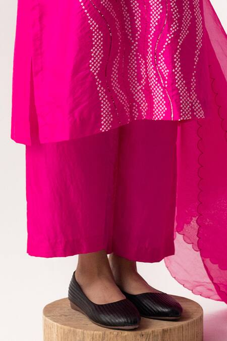 Naina Jain Pink Silk, Organza Split V-neck Bandhani Wave Pattern Kurta Pant Set Online at Aza Fashions Naina Jain_Pink Silk, Organza Split V-neck Bandhani Wave Pattern Kurta Pant Set _Online_at_Aza_Fashions