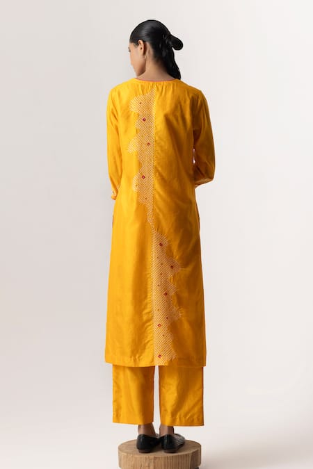 Shop Naina Jain Yellow Silk, Organza V-neck Abstract Bandhani Pattern Kurta Pant Set at Aza Fashions Shop_Naina Jain_Yellow Silk, Organza V-neck Abstract Bandhani Pattern Kurta Pant Set _at_Aza_Fashions