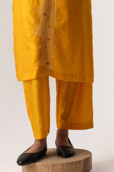 Naina Jain Yellow Silk, Organza V-neck Abstract Bandhani Pattern Kurta Pant Set Online at Aza Fashions Naina Jain_Yellow Silk, Organza V-neck Abstract Bandhani Pattern Kurta Pant Set _Online_at_Aza_Fashions