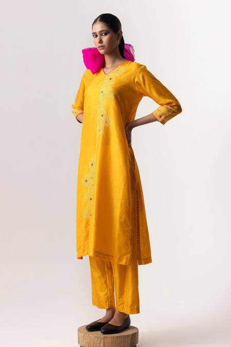 Buy Naina Jain Yellow Silk, Organza V-neck Abstract Bandhani Pattern Kurta Pant Set Online at Aza Fashions Buy_Naina Jain_Yellow Silk, Organza V-neck Abstract Bandhani Pattern Kurta Pant Set _Online_at_Aza_Fashions