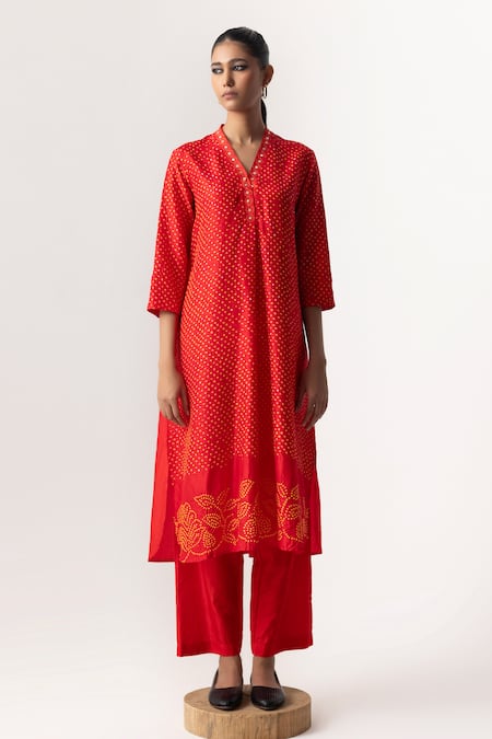 Naina Jain Red Silk V Neck Bandhani Maze Pattern Kurta Pant Set 