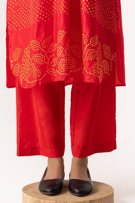 Naina Jain Red Silk, Organza Embroidery V-neck Bandhani Maze Pattern Kurta Pant Set Online at Aza Fashions Naina Jain_Red Silk, Organza Embroidery V-neck Bandhani Maze Pattern Kurta Pant Set _Online_at_Aza_Fashions