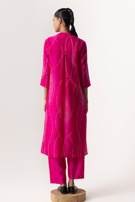 Shop_Naina Jain_Pink Silk, Organza V-neck Bandhani Maze Pattern Kurta Pant Set _at_Aza_Fashions