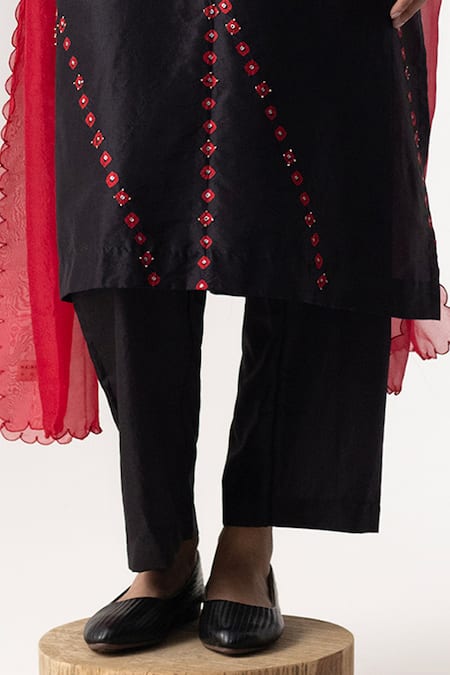 Naina Jain Black Silk, Organza Pearls V-neck Web Bandhani Pattern Kurta Pant Set Online at Aza Fashions Naina Jain_Black Silk, Organza Pearls V-neck Web Bandhani Pattern Kurta Pant Set _Online_at_Aza_Fashions
