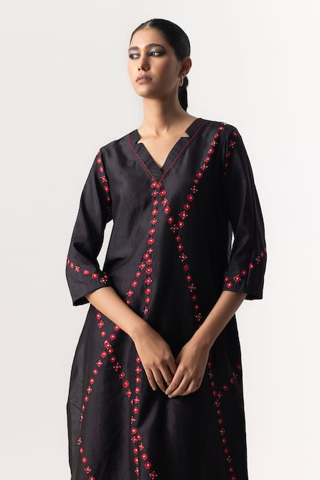 Naina Jain Black Silk, Organza Pearls V-neck Web Bandhani Pattern Kurta Pant Set at Aza Fashions Naina Jain_Black Silk, Organza Pearls V-neck Web Bandhani Pattern Kurta Pant Set _at_Aza_Fashions