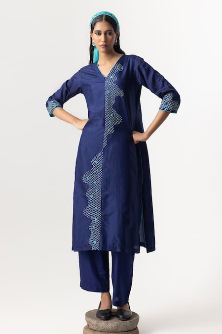 Naina Jain Blue Silk V Neck Abstract Bandhani Pattern Kurta Pant Set 