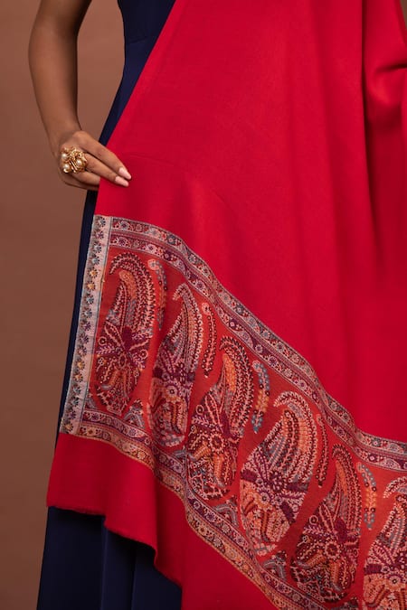 Buy Modarta Red Paisley Border Woven Shawl Online at Aza Fashions Buy_Modarta_Red Paisley Border Woven Shawl _Online_at_Aza_Fashions