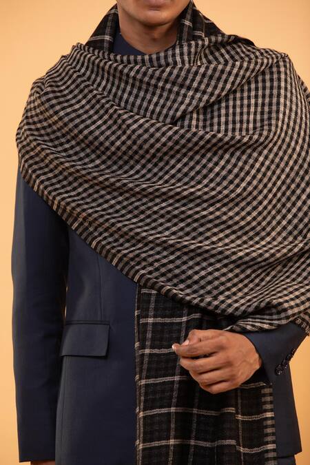 Buy Modarta Black Chequered Reversible Woolen Shawl Online at Aza Fashions Buy_Modarta_Black Chequered Reversible Woolen Shawl_Online_at_Aza_Fashions