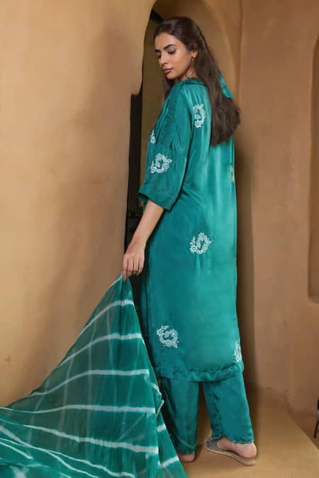 Shop Ayaka Green Silk Organza Embroidery Leheriya Pattern Dupatta at Aza Fashions Shop_Ayaka_Green Silk Organza Embroidery Leheriya Pattern Dupatta _at_Aza_Fashions