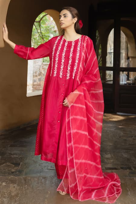 Shop Ayaka Red Silk Organza Embroidery Leheriya Pattern Dupatta at Aza Fashions Shop_Ayaka_Red Silk Organza Embroidery Leheriya Pattern Dupatta _at_Aza_Fashions