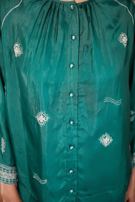 Buy Ayaka Green Viscose Embroidery Round Neck Dale Kantha Pleated Top Online at Aza Fashions Buy_Ayaka_Green Viscose Embroidery Round Neck Dale Kantha Pleated Top _Online_at_Aza_Fashions