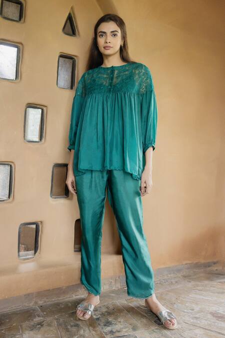 Ayaka Green Silk Organza, Viscose Embroidery Round Polly Floral Applique Yoke Top Online at Aza Fashions Ayaka_Green Silk Organza, Viscose Embroidery Round Polly Floral Applique Yoke Top _Online_at_Aza_Fashions