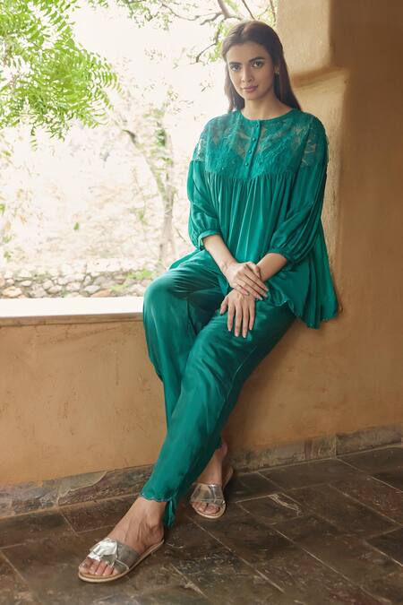 Ayaka Green Silk Organza, Viscose Embroidery Round Polly Floral Applique Yoke Top at Aza Fashions Ayaka_Green Silk Organza, Viscose Embroidery Round Polly Floral Applique Yoke Top _at_Aza_Fashions