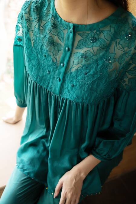 Buy_Ayaka_Green Silk Organza, Viscose Embroidery Round Polly Floral Applique Yoke Top 