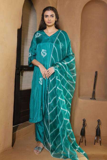Ayaka Green Hand Embroidered Kurta Online at Aza Fashions Ayaka_Green Hand Embroidered Kurta _Online_at_Aza_Fashions