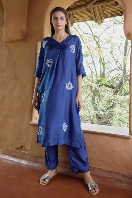 Ayaka Floral Hand Embroidered Kurta 