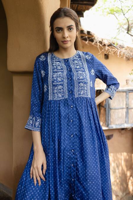 Buy_Ayaka_Blue Viscose Embroidery Round Neck Bandhani Print Kurta _Online_at_Aza_Fashions