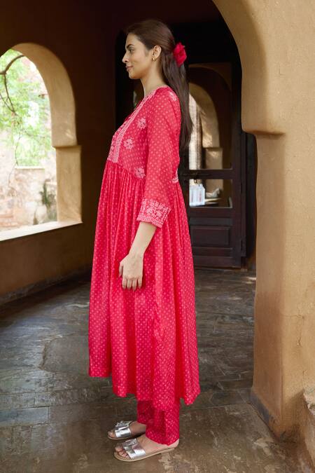 Ayaka_Red Viscose Embroidery Round Neck Thread Hand Kurta _at_Aza_Fashions