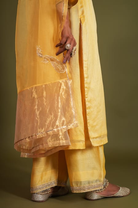 Shop_Kalakari By Akanksha_Yellow Organza, Soorajmukhi Lace Embellished Aliya Cut Kurta Set _Online_at_Aza_Fashions