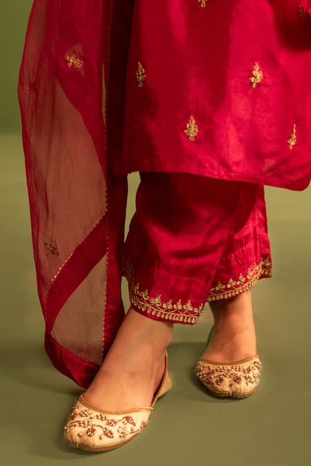 Shop_Kameez_Pink Organza, Silk Embroidery, Lace Split Paisley Bloom Marodi Kurta Pant Set _Online_at_Aza_Fashions