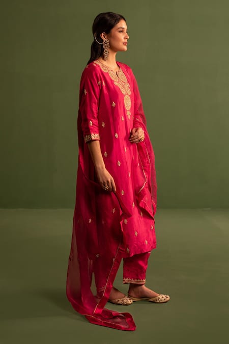Kameez_Pink Organza, Silk Embroidery, Lace Split Paisley Bloom Marodi Kurta Pant Set _at_Aza_Fashions