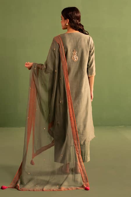 Kameez Phoolista Gota Bloom Embroidered Kurta Pant Set 