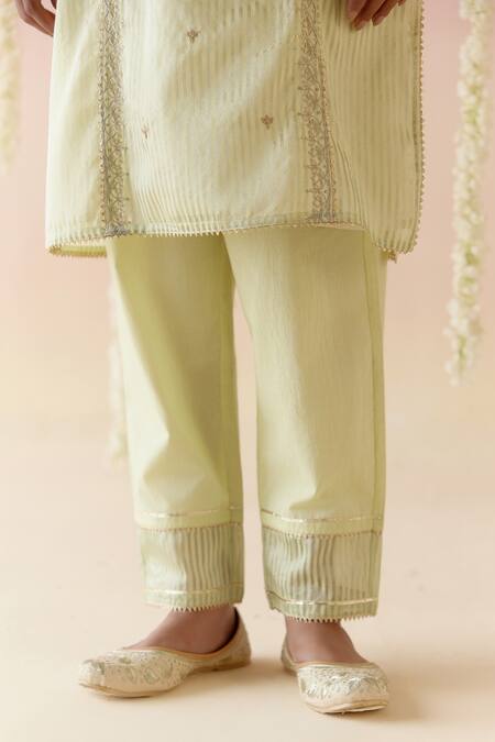 Buy Nero India Green Crepe, Chanderi Lace, Embroidery Square Neck Aari Kurta Set Online at Aza Fashions Buy_Nero India_Green Crepe, Chanderi Lace, Embroidery Square Neck Aari Kurta Set _Online_at_Aza_Fashions