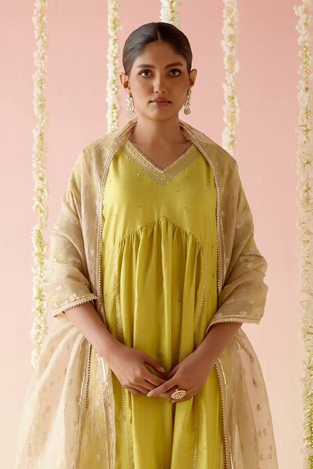 Nero India Yellow Chanderi Gota Patti, Embroidery V-neck Lace Kurta With Pant Online at Aza Fashions Nero India_Yellow Chanderi Gota Patti, Embroidery V-neck Lace Kurta With Pant _Online_at_Aza_Fashions