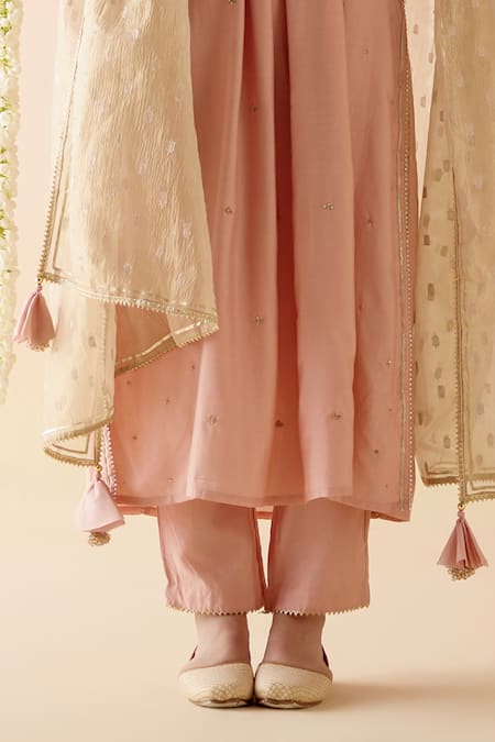 Nero India Peach Chanderi Gota Patti, Embroidery V-neck Lace Kurta And Pant Set Online at Aza Fashions Nero India_Peach Chanderi Gota Patti, Embroidery V-neck Lace Kurta And Pant Set _Online_at_Aza_Fashions
