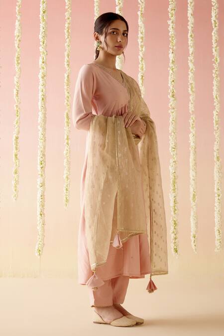 Buy Nero India Peach Chanderi Gota Patti, Embroidery V-neck Lace Kurta And Pant Set Online at Aza Fashions Buy_Nero India_Peach Chanderi Gota Patti, Embroidery V-neck Lace Kurta And Pant Set _Online_at_Aza_Fashions