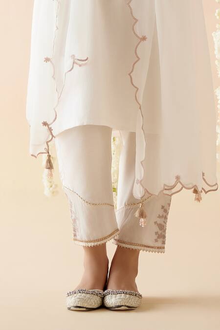 Nero India White Chanderi Gota Patti, Embroidery Keyhole Neck Aari Lace Kurta With Pant Online at Aza Fashions Nero India_White Chanderi Gota Patti, Embroidery Keyhole Neck Aari Lace Kurta With Pant _Online_at_Aza_Fashions