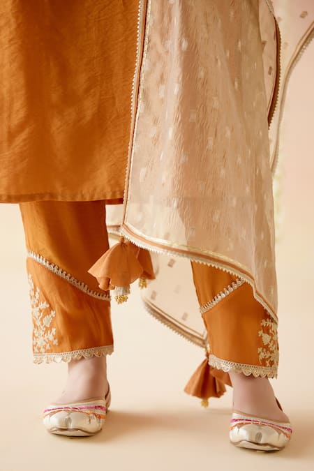 Nero India Orange Chanderi Embroidery, Gota Patti, Applique Keyhole Aari Kurta With Pant Online at Aza Fashions Nero India_Orange Chanderi Embroidery, Gota Patti, Applique Keyhole Aari Kurta With Pant _Online_at_Aza_Fashions