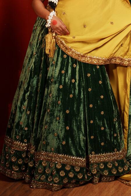 House Of Anmol Jain Green Velvet, Satin, Silk Organza Beads, Embroidery Hand Lehenga Set Online at Aza Fashions House Of Anmol Jain_Green Velvet, Satin, Silk Organza Beads, Embroidery Hand Lehenga Set _Online_at_Aza_Fashions