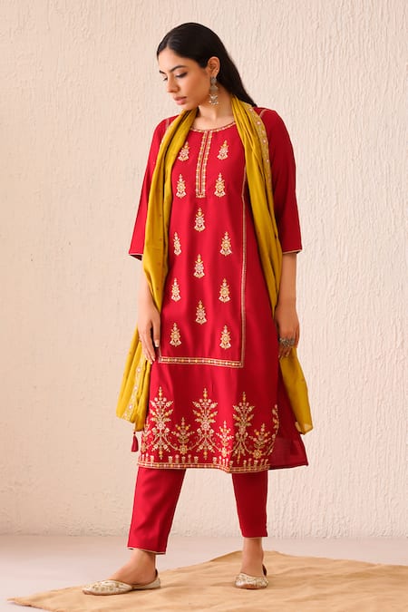 Tuli Red Viscose, Silk Embroidery Round Neck Gul Baanhi Kurta Pant Set at Aza Fashions Tuli_Red Viscose, Silk Embroidery Round Neck Gul Baanhi Kurta Pant Set _at_Aza_Fashions