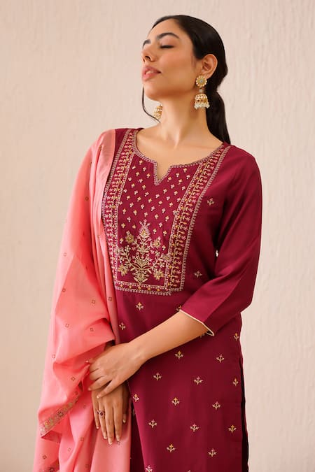 Buy_Tuli_Maroon Viscose, Silk Embroidery Split V-neck Gul Arezo Kurta Pant Set 