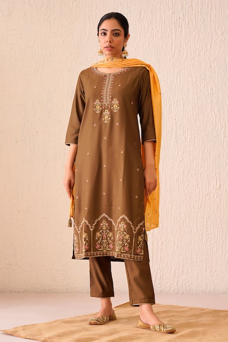 Avaha Gul Vaahini Embroidered Kurta Pant Set 