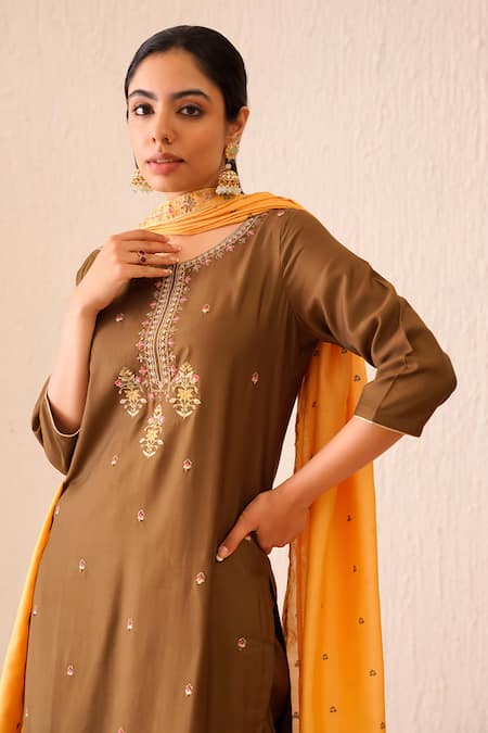 Buy_Tuli_Green Viscose, Silk Embroidery Round Neck Gul Vaahini Kurta Pant Set