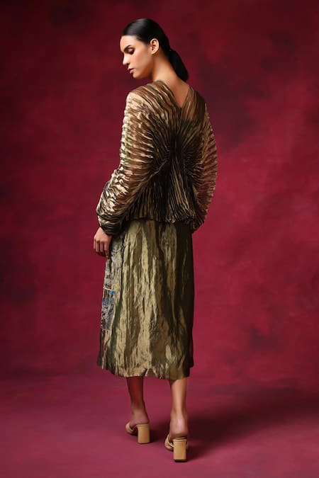 Buy_Shilpi Gupta_Green Silk Plain V Neck Zari Pleated Top _Online_at_Aza_Fashions